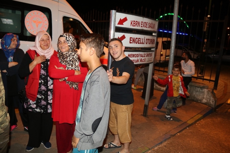 Rize’de Kaybolan 6 Kişinin Yakınları Hastaneye Akın Etti