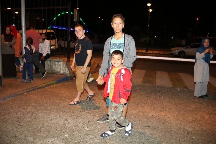 Rize’de Kaybolan 6 Kişinin Yakınları Hastaneye Akın Etti