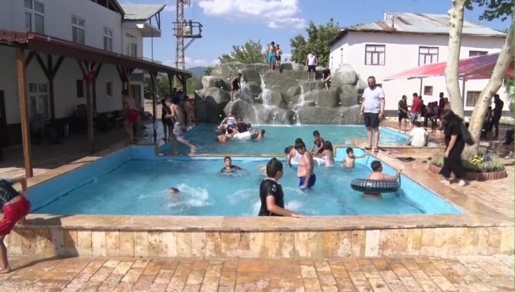 Çocuklara Verdiği Sözü Tuttu, Havuz Yaptırdı