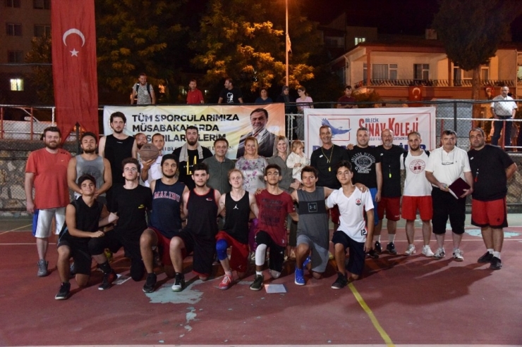 Sokak Basketbolu Renkli Görüntülere Sahne Oldu