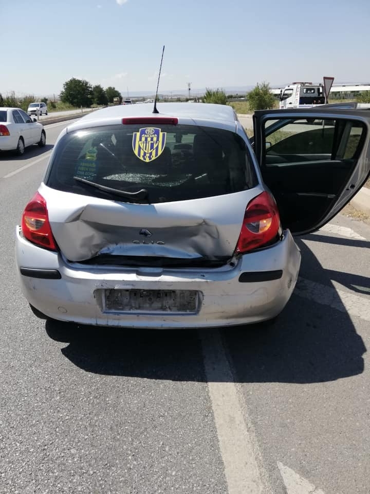 Sungurlu’da İki Otomobil Çarpıştı: 3 Yaralı