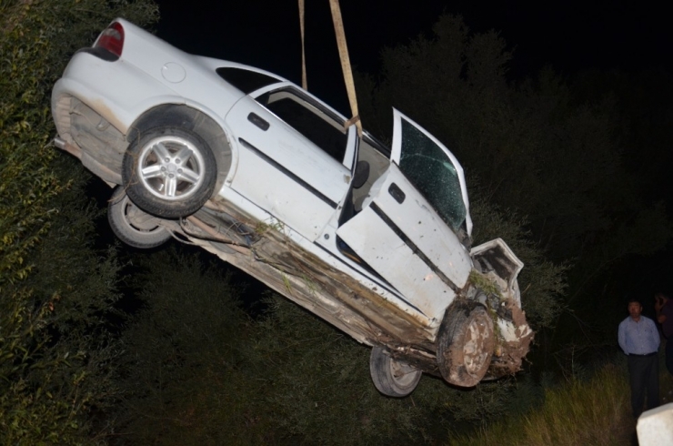 Sürücüsünün Kalp Krizi Geçirdiği Otomobil Sulama Kanalına Girdi: 1 Ölü, 3 Yaralı