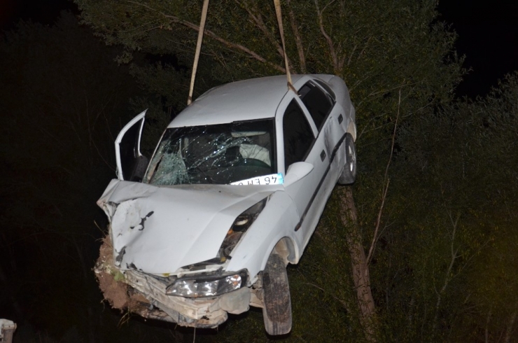 Sürücüsünün Kalp Krizi Geçirdiği Otomobil Sulama Kanalına Girdi: 1 Ölü, 3 Yaralı