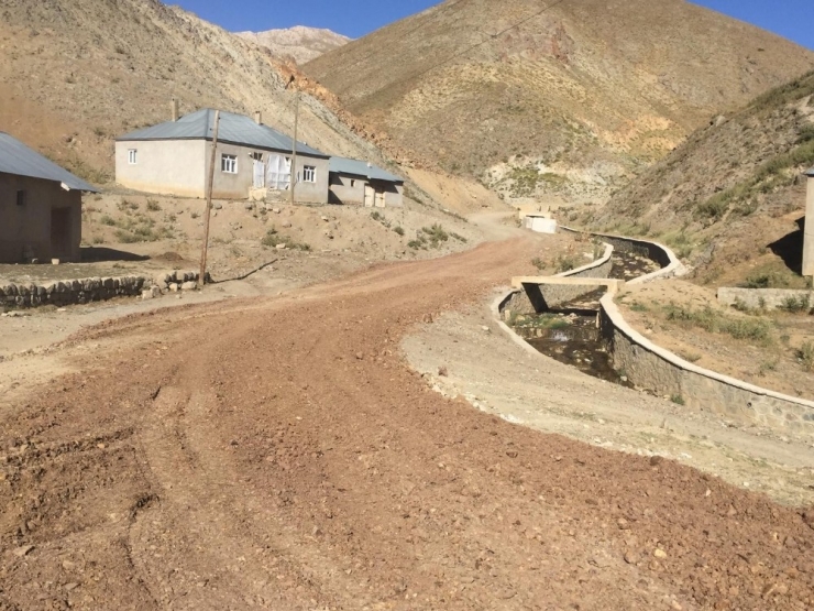 Çaldıran Belediyesinde Stabilize Yol Çalışması