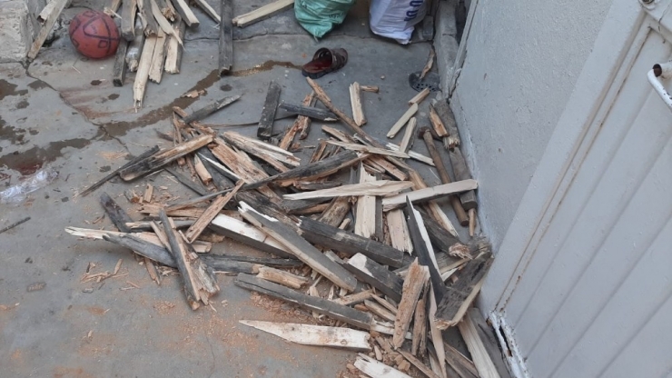 Odun Kırmak İsterken Ayağını Kesti