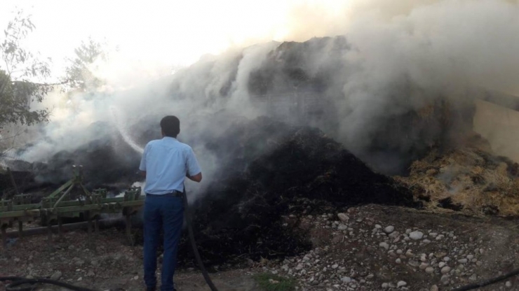 Saman Yüklü Tırda Yangın