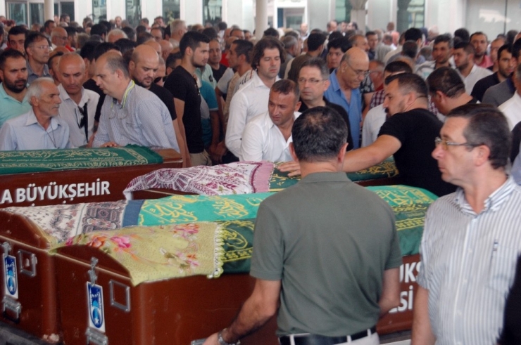 Kocası Tarafından Öldürülen Kadın Toprağa Verildi