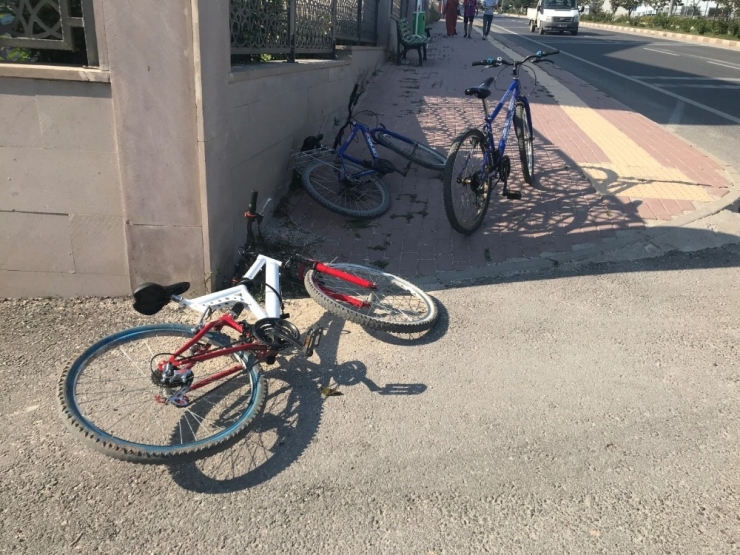 Bisiklet Yayaya Çarptı: 2 Yaralı