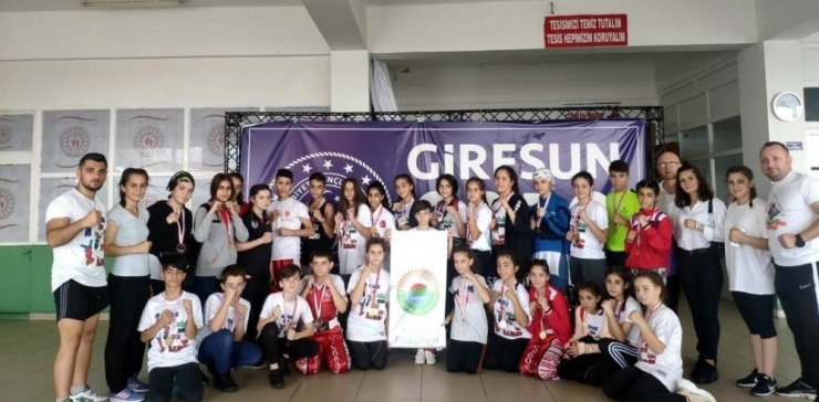 İlkadımlı Sporcular Kick Boks Turnuvasına Damga Vurdu