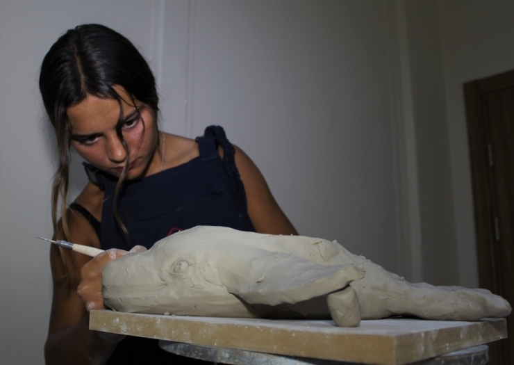 Seramik Sanatıyla Hayata Bağlandı, Eserleri İle Beğeni Topluyor