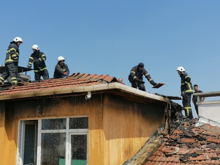 İzolasyon Yapımı Sırasında Çıkan Yangın Paniğe Neden Oldu
