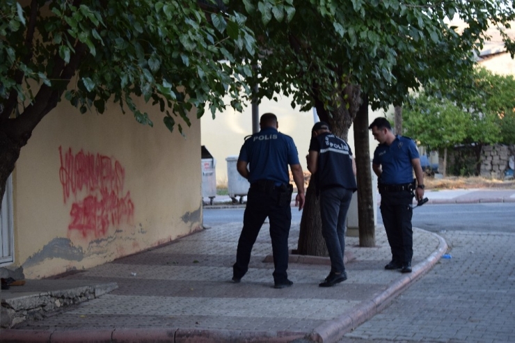 Balkondan Düşen 3 Yaşındaki Çocuk Yaralandı