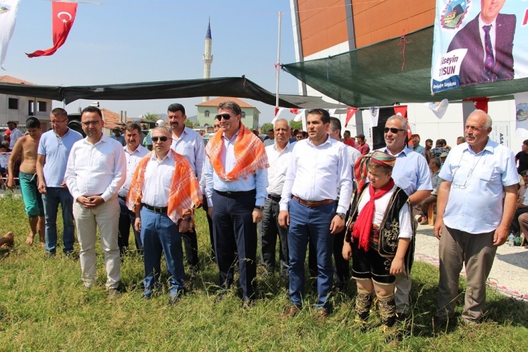 Kula Er Meydanında Başpehlivan Yine Serhat Gökmen Oldu