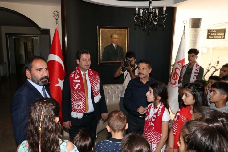 Şırnaklı Öğrencilerden Sivasspor’a Ziyaret