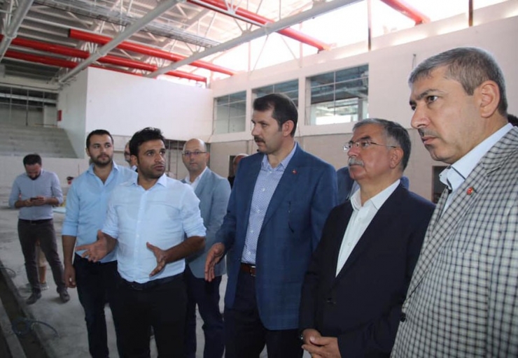 Salih Ayhan Ve İsmet Yılmaz Spor Tesislerini İnceledi