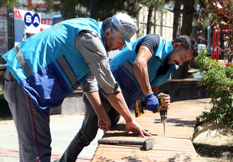 Van Büyükşehir Belediyesi Parklarda Bakım Ve Onarım Çalışması Başlattı