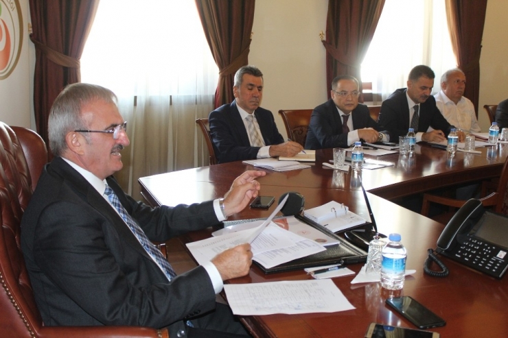 Vali Karaloğlu’ndan Okul Güvenliği Toplantısı