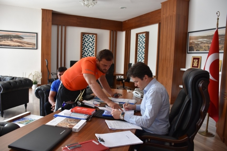 Demre’li Pehlivanlar Elmalı Yolcusu