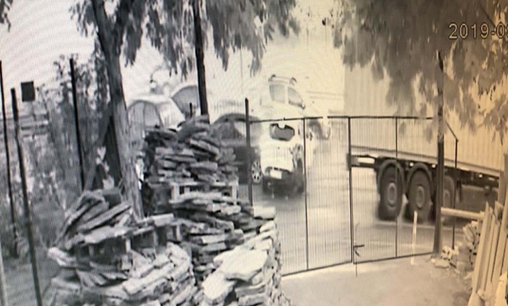 Esenyurt Tem Bağlantı Yolunu Kilitleyen Kaza Kamerada