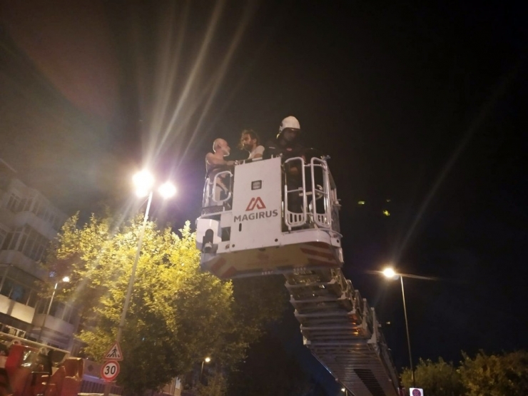 İstanbul’da Stadın Aydınlatma Direğinde İntihar Girişimi