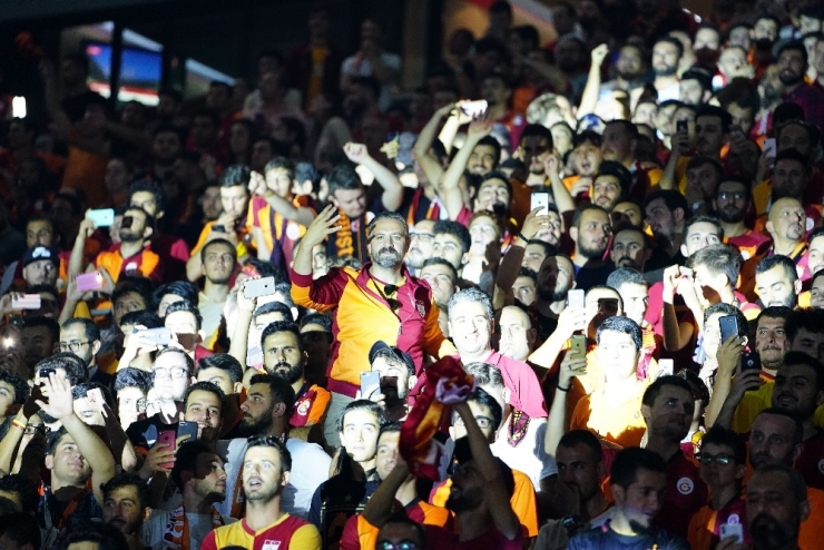 Galatasaray’dan Türk Telekom Stadyumu’nda İmza Şov