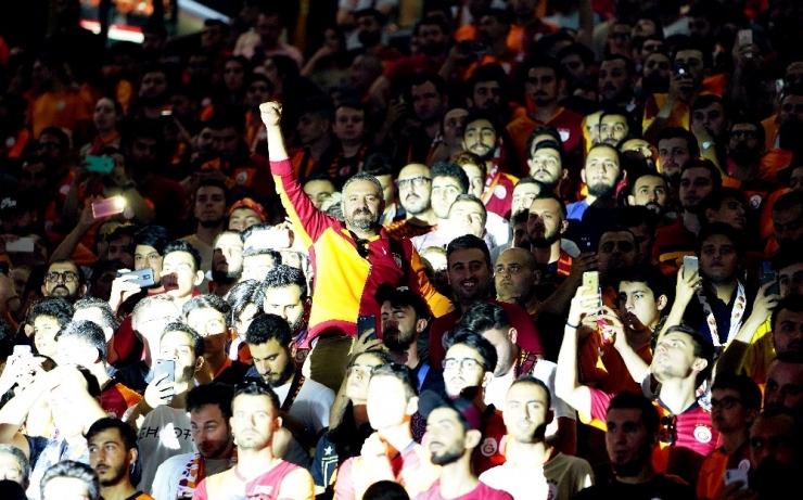Galatasaray’dan Türk Telekom Stadyumu’nda İmza Şov