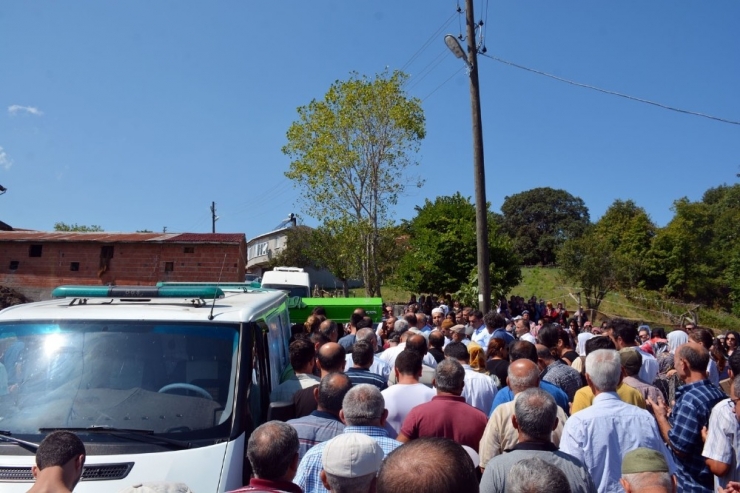 Silahlı Kavgada Ölen Kadın Gözyaşlarıyla Uğurlandı