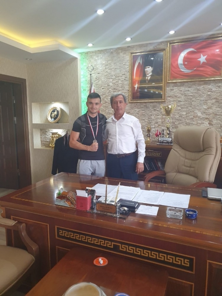 Günyüzülü Şampiyon Halterci Madalyalara Doymuyor