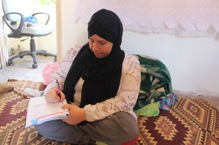 Engelli Gülpembe’nin Tek Hayali Okuyabilmek