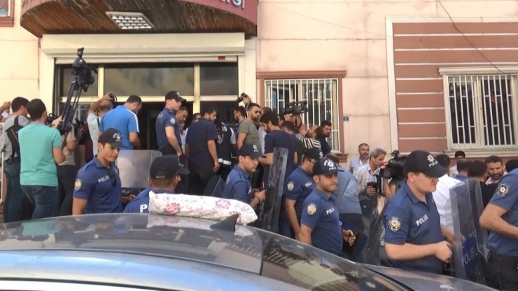 Diyarbakır’da Vatan Partisi Üyeleri İle Hdp’liler Arasında Gerginlik