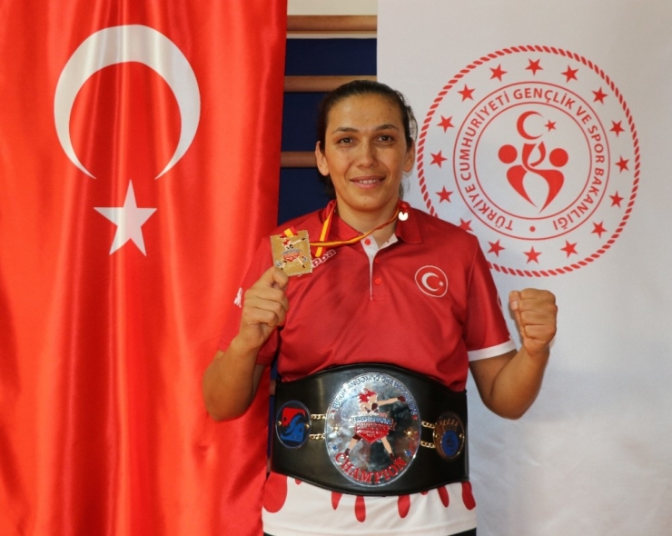 Milli Boksör Elif Güneri’nin Gözü Zirvede