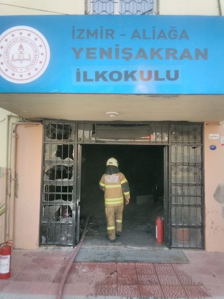 İzmir’de İlkokulda Yangın
