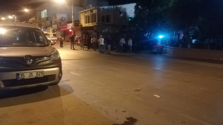 İzmir’de Seyir Halindeki Otomobile Ateş Açıldı: 1 Ölü