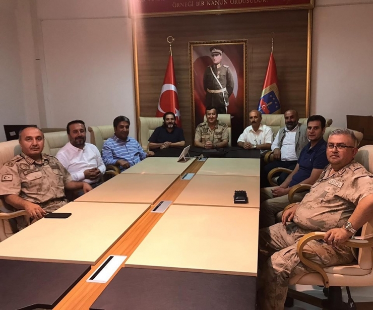 Gazetecilerden Tayını Çıkan Paşaya Ziyaret