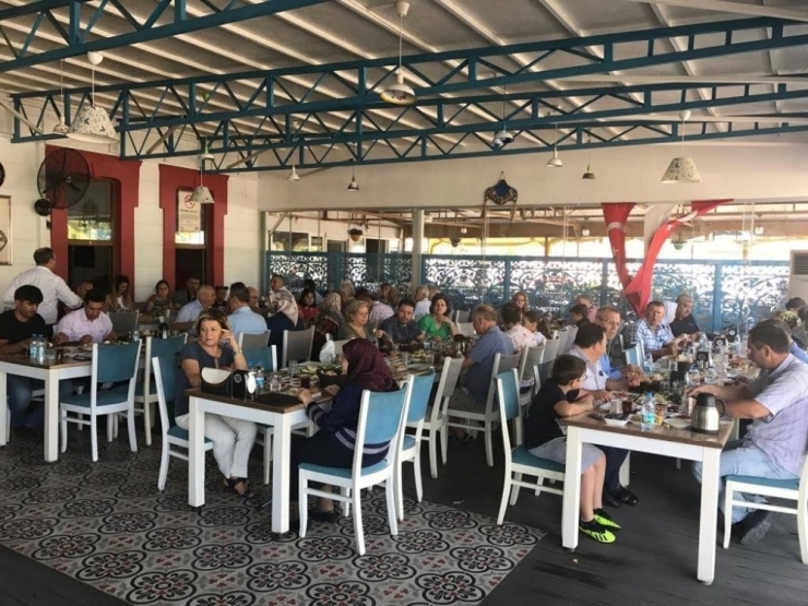 Burhaniye’de Eğitime Destek ‘Kahvaltısı