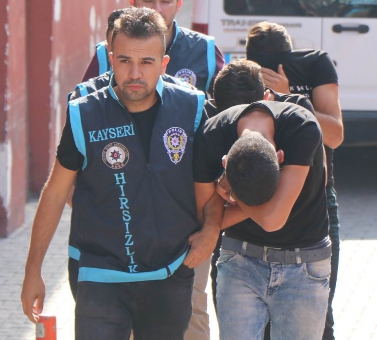 Akü Hırsızları Yakalandı