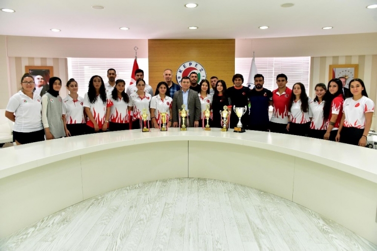 Tütüncü,genç Güreşçileri Ağırladı