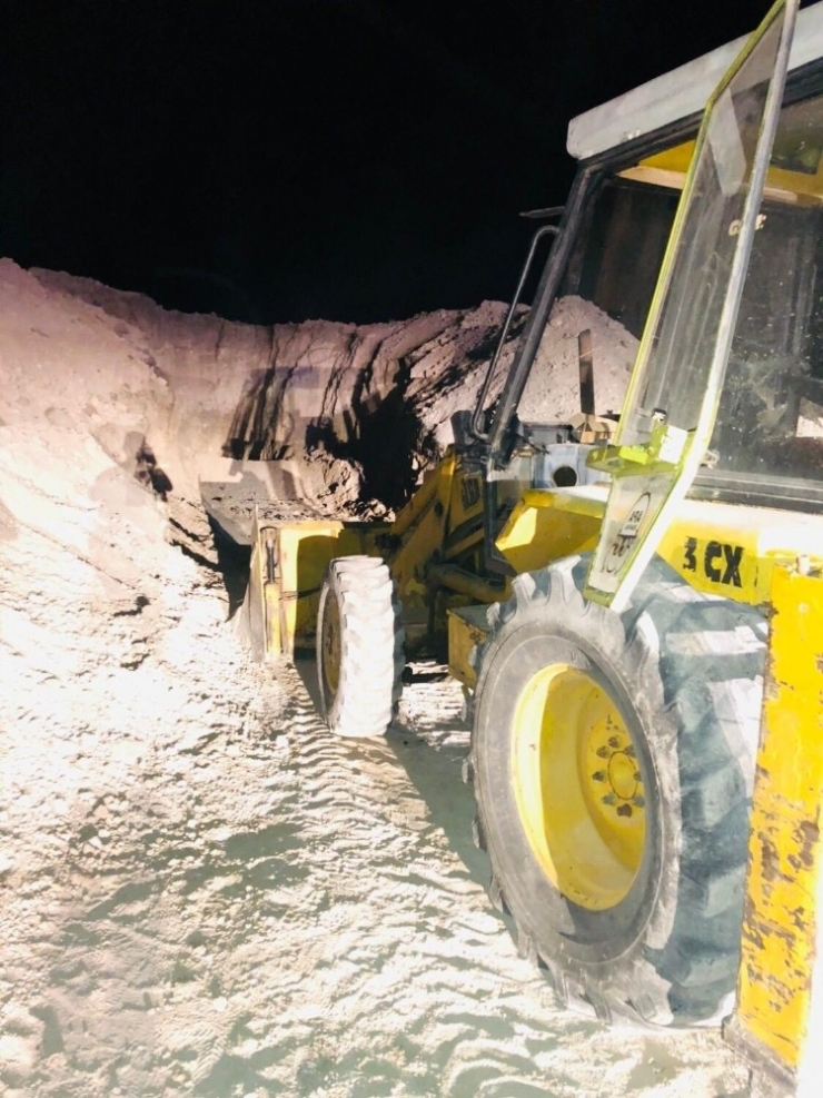 Kırşehir’de Kazı Yaptıkları İleri Sürülen 5 Kişi Yakalandı