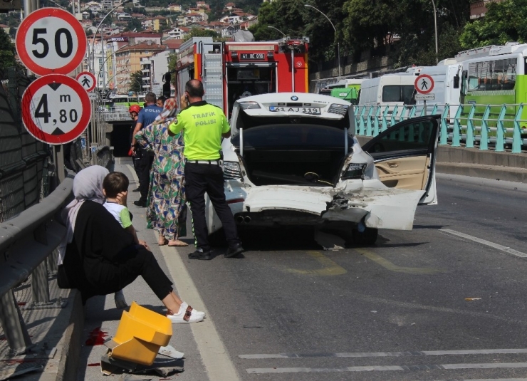 Otomobille Çarpışan Kamyon Yolun Karşı Şeridine Geçti, D-100 Trafiğe Kapandı