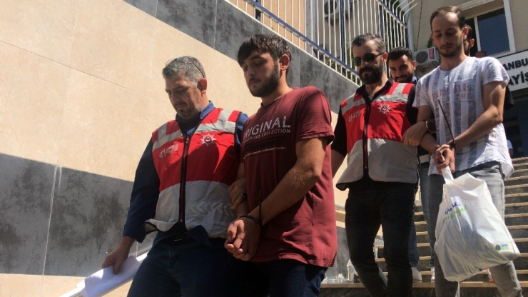 Gençlere Hesap Açtırıp 5 Milyon Liralık Vurgun Yapan Çete Çökertildi