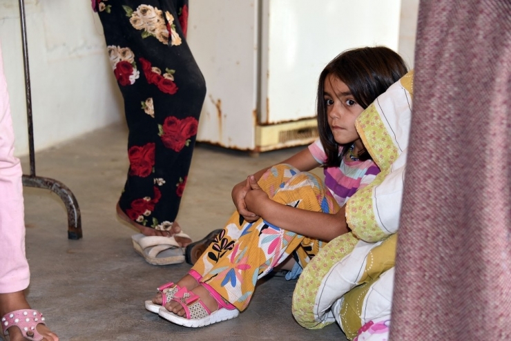 Üvey Oğlu Tarafından 4 Çocuğuyla Sokağa Atıldı