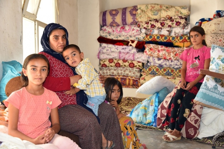 Üvey Oğlu Tarafından 4 Çocuğuyla Sokağa Atıldı