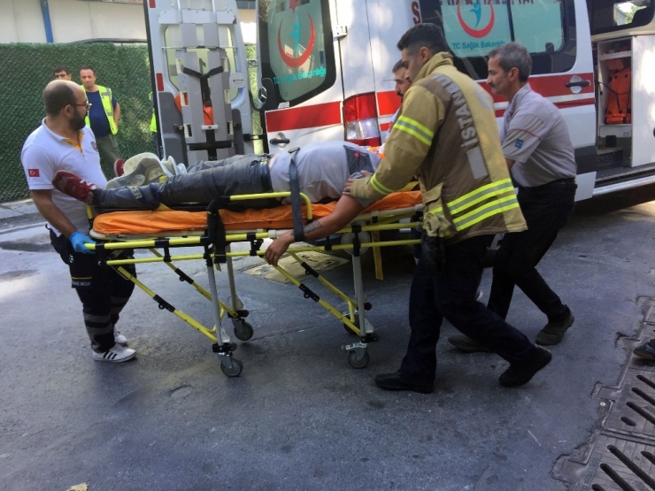 Acısını Unutup Araçta Sıkışan Arkadaşının Kurtarılışını Bekledi