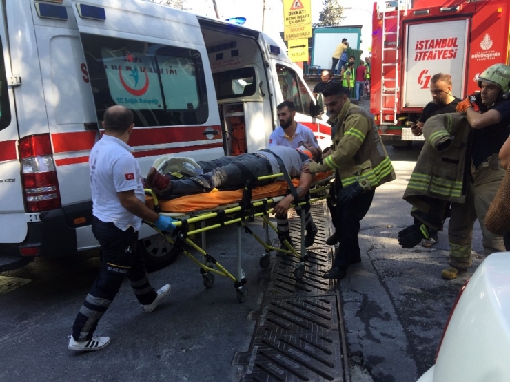 Acısını Unutup Araçta Sıkışan Arkadaşının Kurtarılışını Bekledi