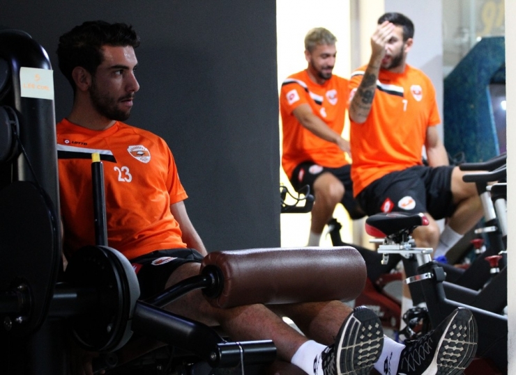 Adanaspor Çift İdmanla Çalışıyor