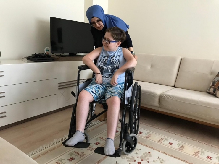 Oğlunun Ölümcül Hastalığı İçin Yardım Değil, Farkındalık Bekliyor