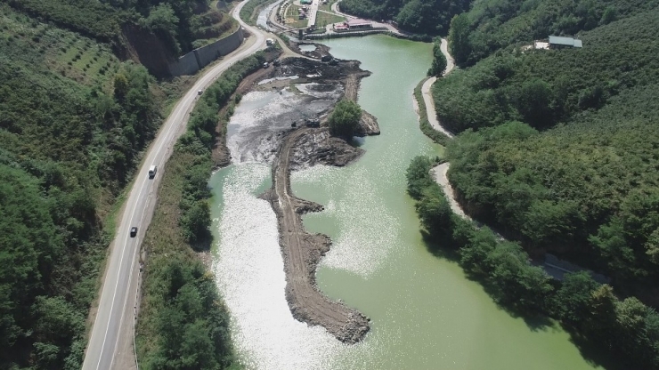 Bu Gölden Ayda Yaklaşık 600 Kamyon Balçık Çıkarılıyor