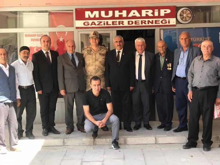 Gazetecilerden Tayını Çıkan Paşaya Ziyaret