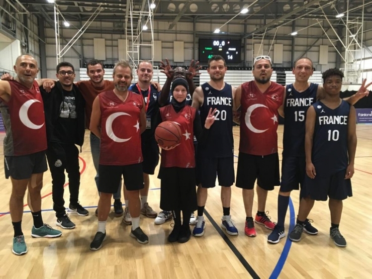 İkinci Hayatlar İçin Yarıştı