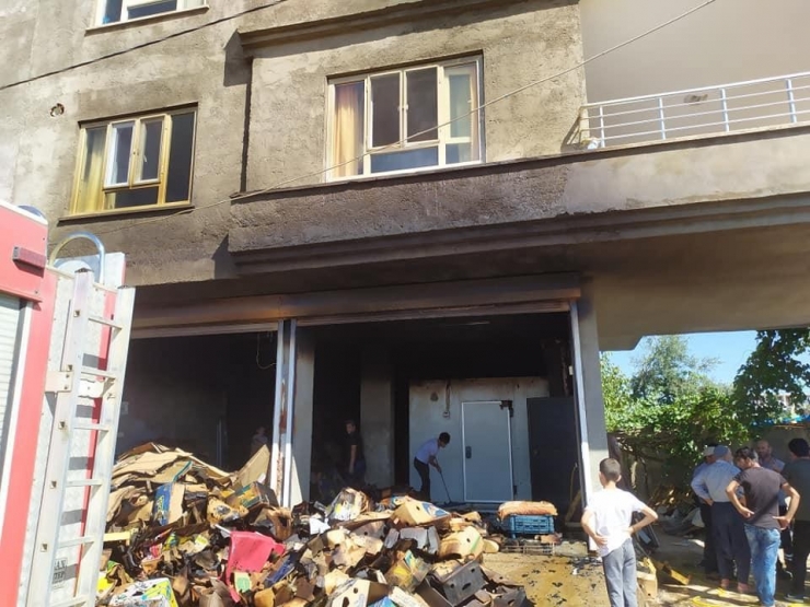 İş Yerinde Çıkan Yangın Korkuttu